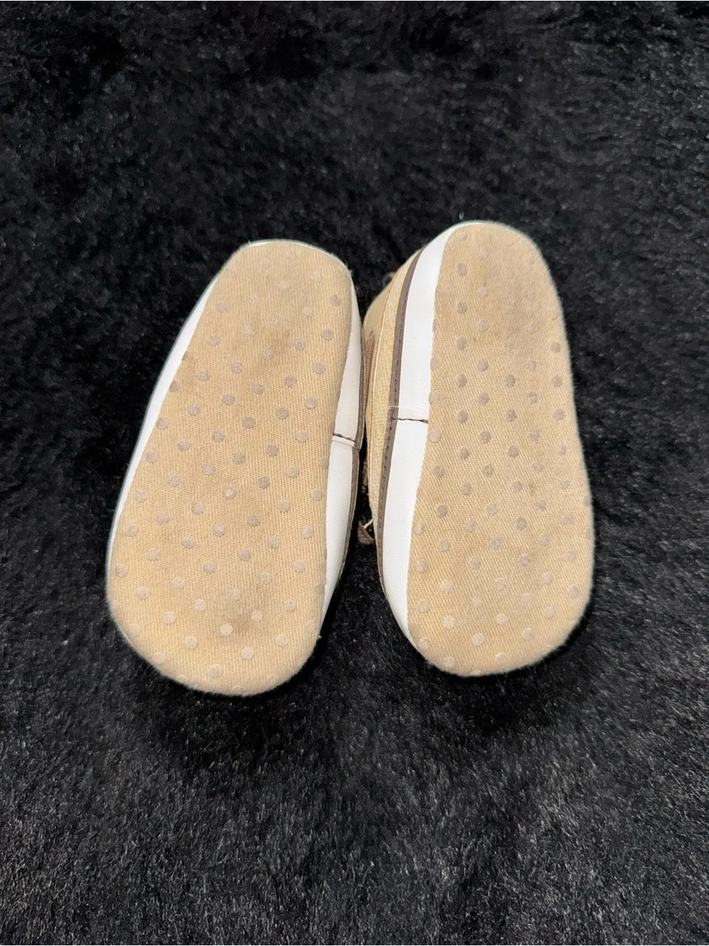 Carter’s Beige Baby Crib Shoes Soft Sole Booties 6-9 months
